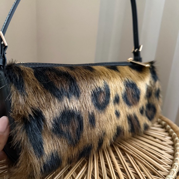 H&M Leopard Print Faux Fur Barrel Shoulder Bag - Picture 8 of 10